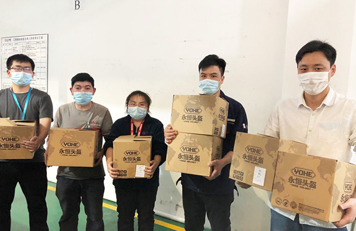為安全護(hù)航，暖心發(fā)放安全頭盔